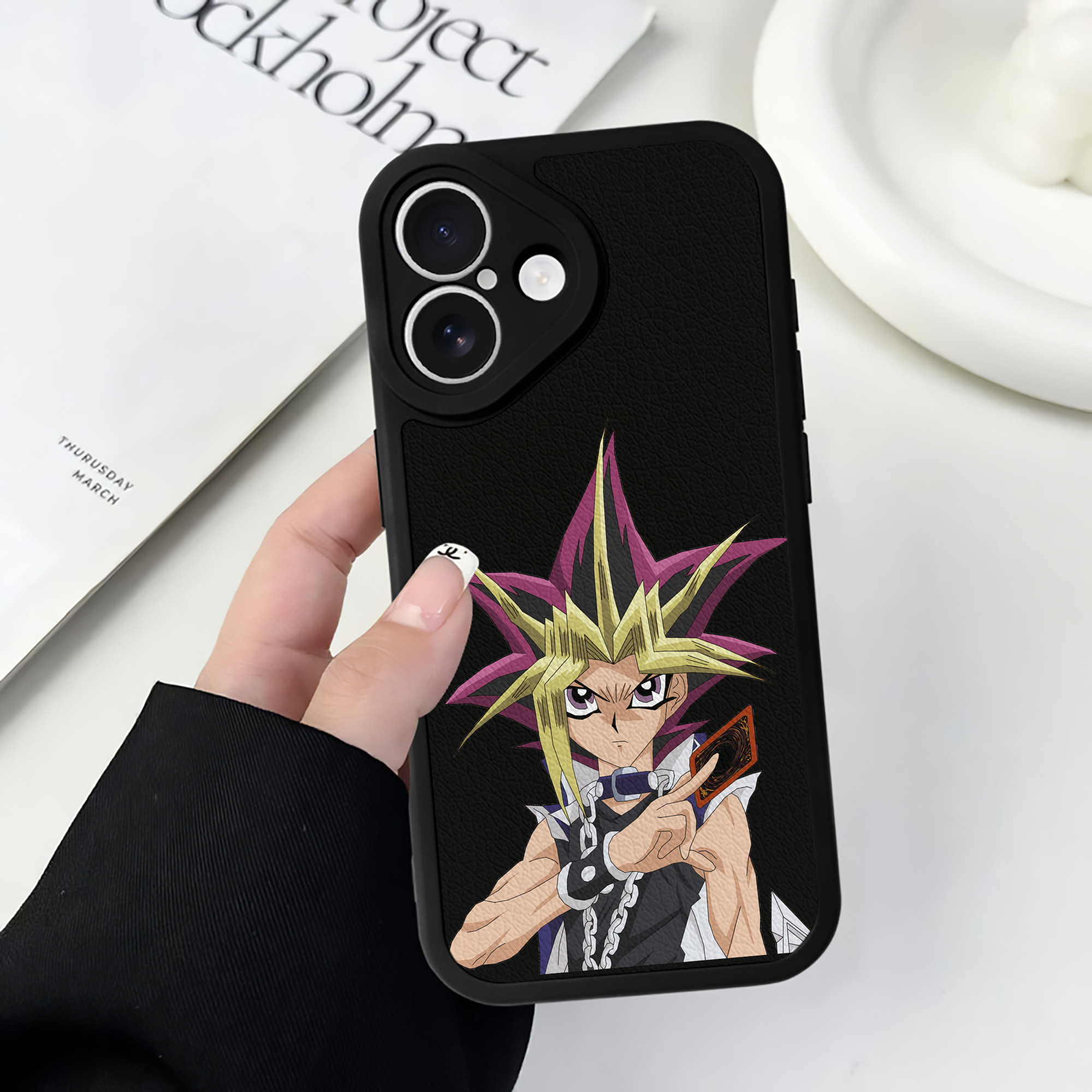 （画像用） 遊☆戯☆王 Yu-Gi-Oh! 【iPhone 16シリーズ対応】シリコンスマホケース（レザー調） 材質：シリコン